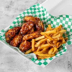 Chicken Wings (1lb) with Fries