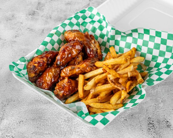 Chicken Wings (1lb) with Fries